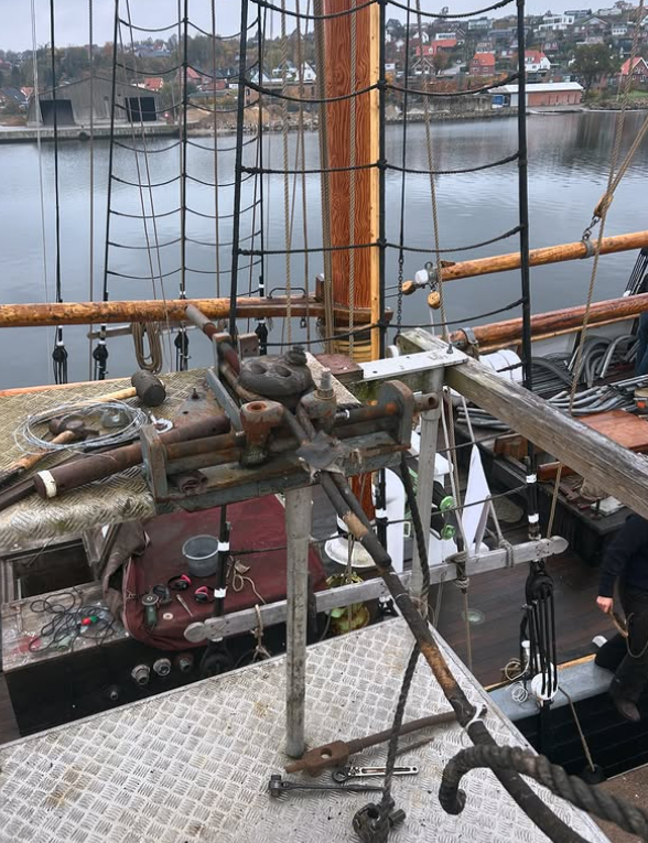 Rigging work by Becher-Larsen
