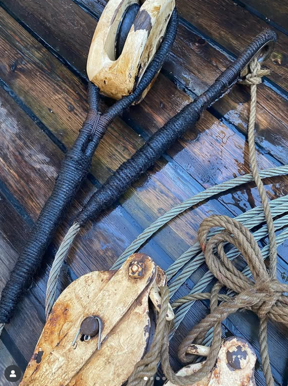Traditional deck rigging work